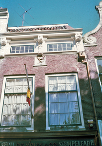 22236 Gezicht op de voorgevel van het pand Oudegracht 122 te Utrecht .